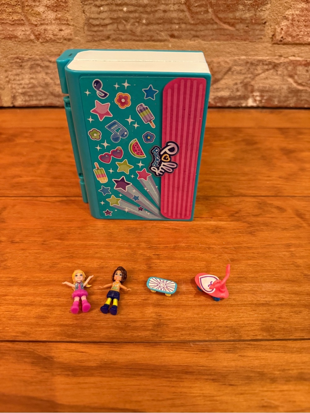 Polly Pocket Micro Mini Middle School Compact set featuring two micro dolls